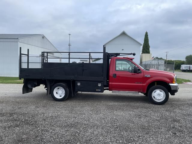 Image of Ford F-550 equipment image 3