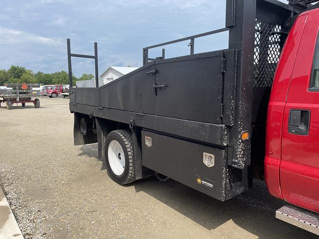 Image of Ford F-550 equipment image 4