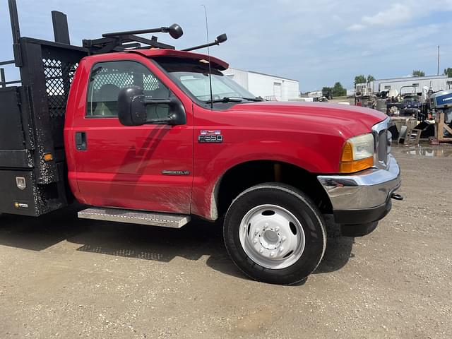 Image of Ford F-550 equipment image 3