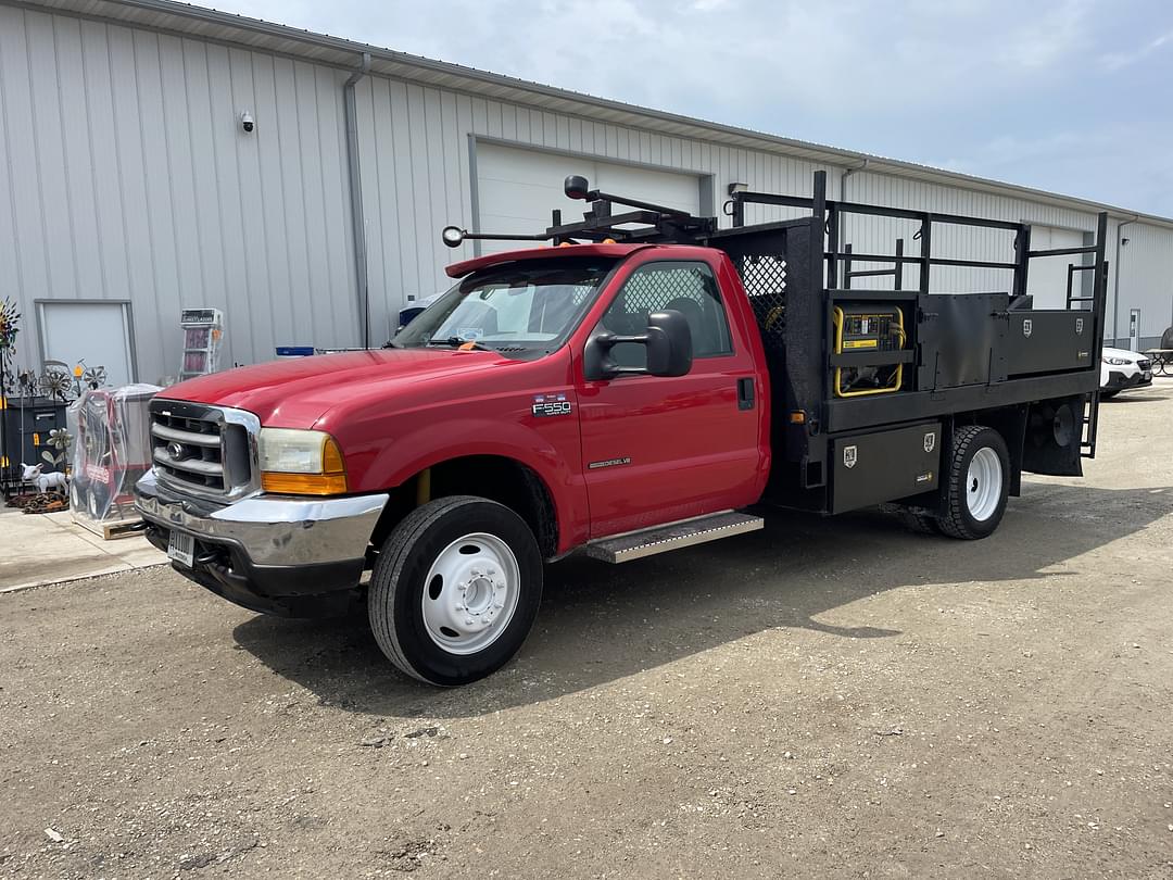 Image of Ford F-550 Primary image