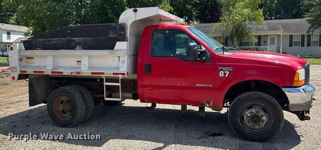 Image of Ford F-550 equipment image 3