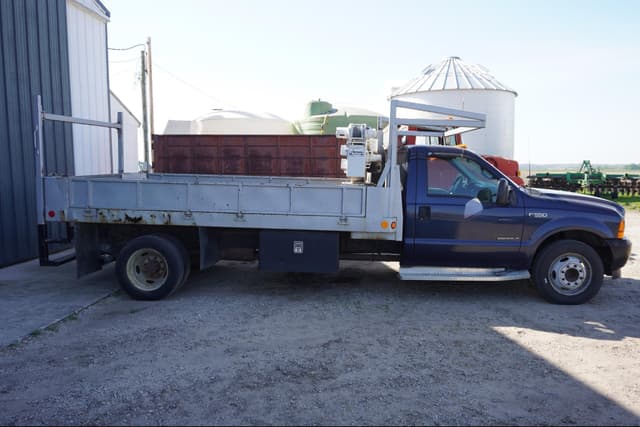 Image of Ford F-550 equipment image 2