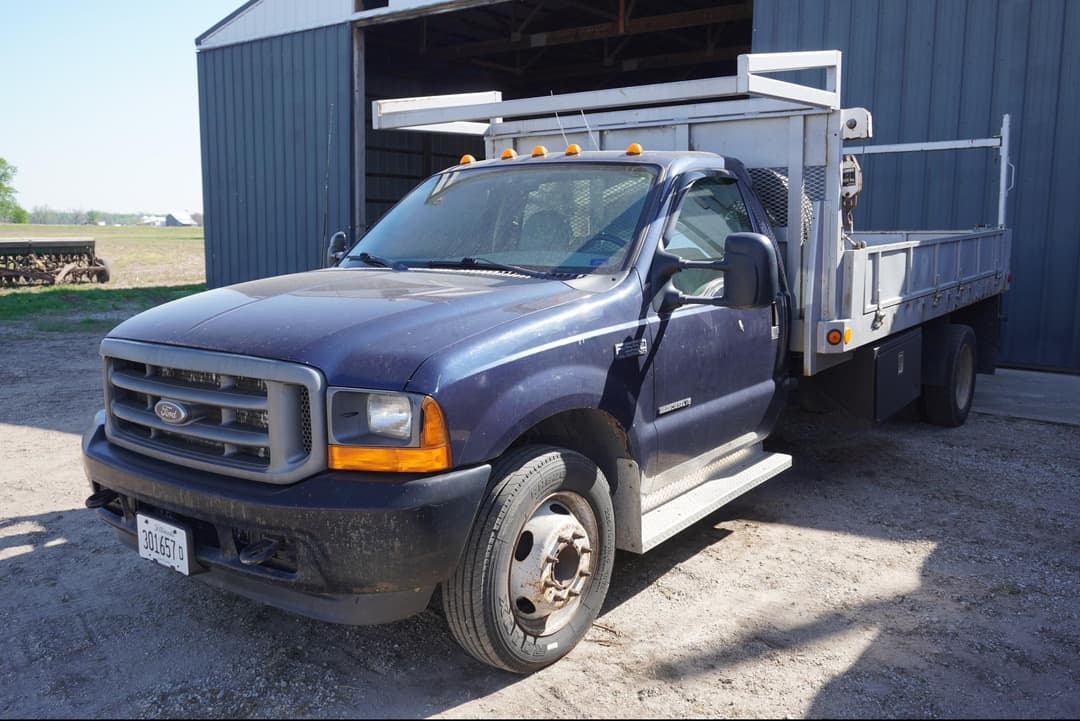 Image of Ford F-550 Primary image