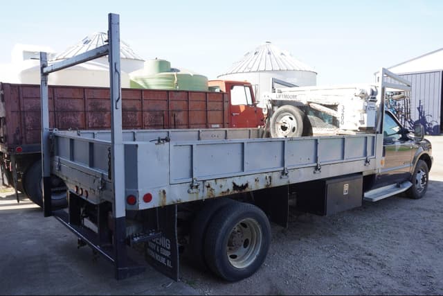 Image of Ford F-550 equipment image 3