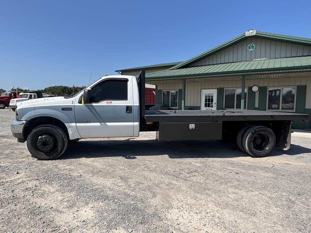 Image of Ford F-550 Primary image