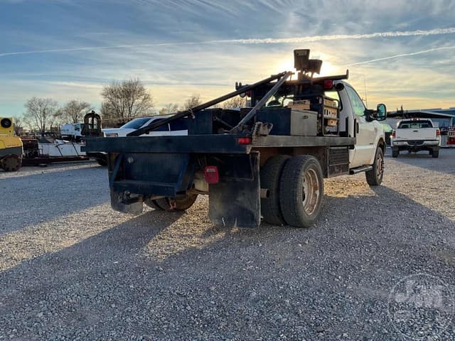 Image of Ford F-550 equipment image 4