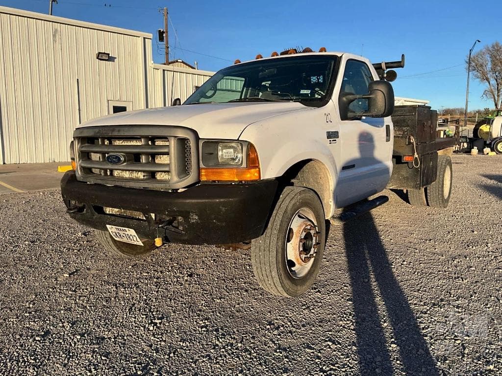 Image of Ford F-550 Primary image