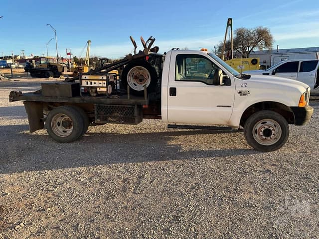Image of Ford F-550 equipment image 3