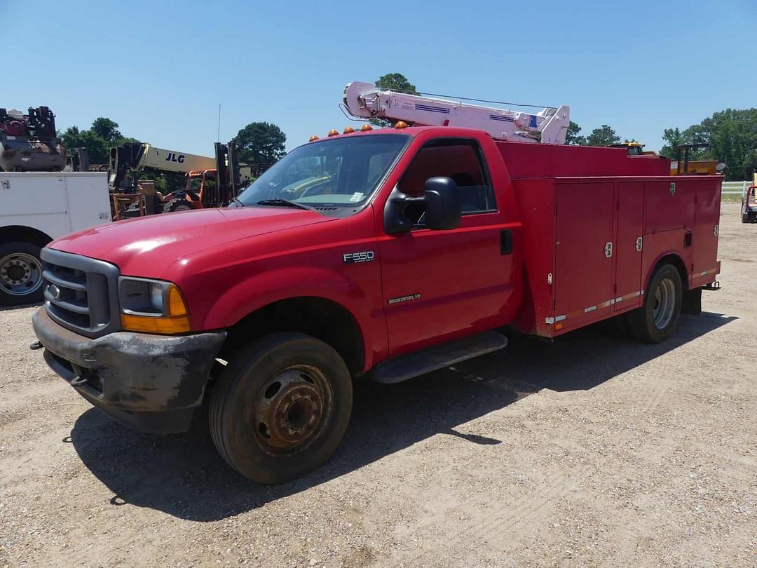 Image of Ford F-550 Primary image