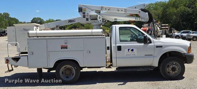 Image of Ford F-550 equipment image 3