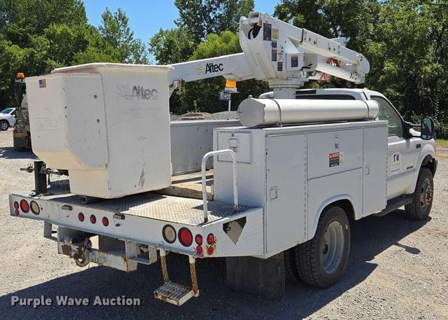 Image of Ford F-550 equipment image 4