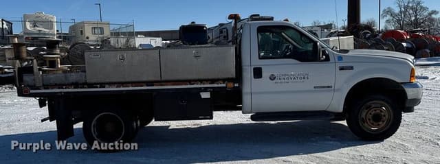 Image of Ford F-550 equipment image 3