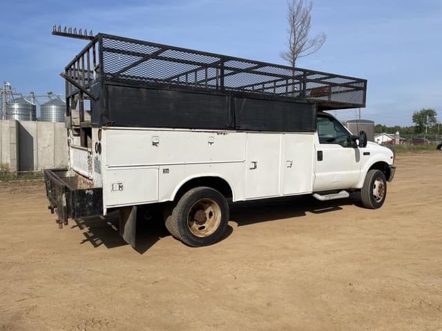Image of Ford F-550 equipment image 4