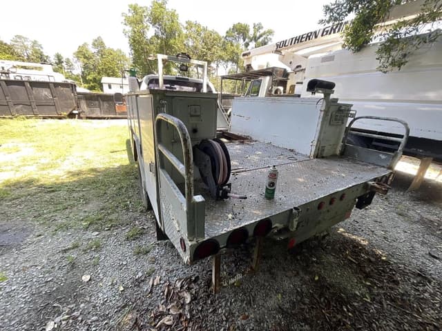 Image of Ford F-550 equipment image 2