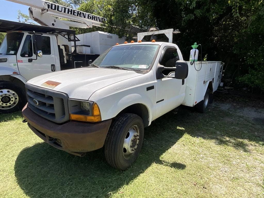 2001 Ford F-550 Equipment Image0