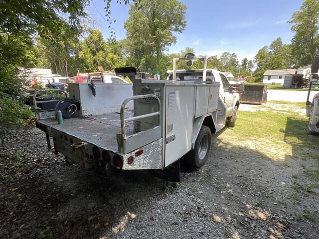 Image of Ford F-550 equipment image 4