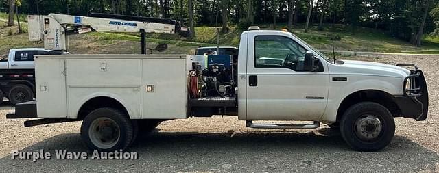 Image of Ford F-550 equipment image 3