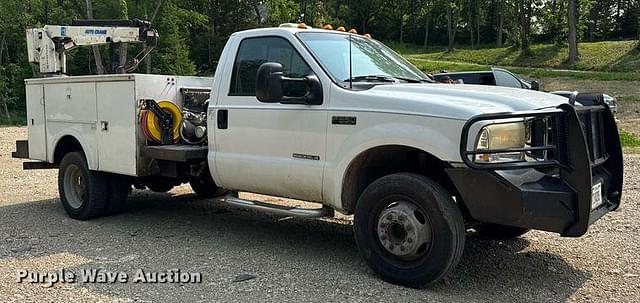 Image of Ford F-550 equipment image 2