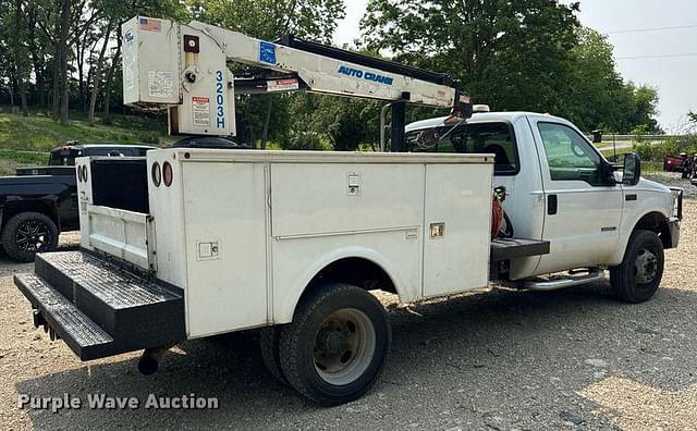 Image of Ford F-550 equipment image 4