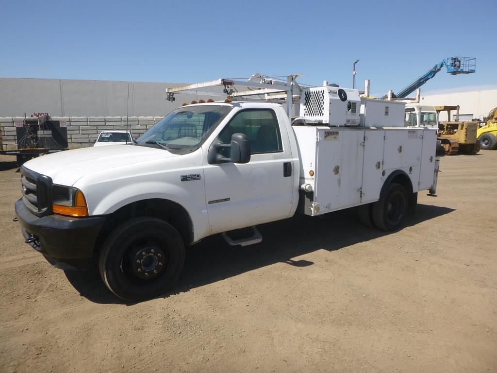 Image of Ford F-550 Primary image