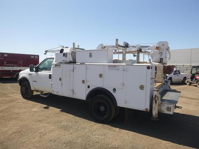 Image of Ford F-550 equipment image 3