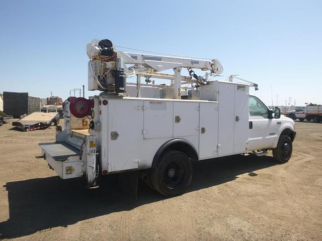 Image of Ford F-550 equipment image 2