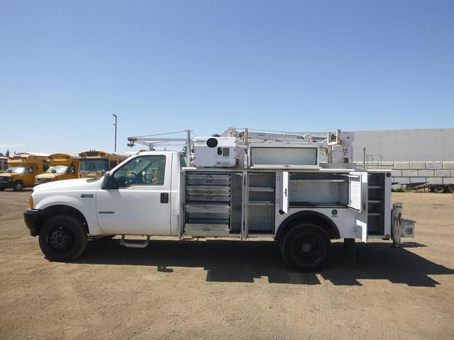 Image of Ford F-550 equipment image 4