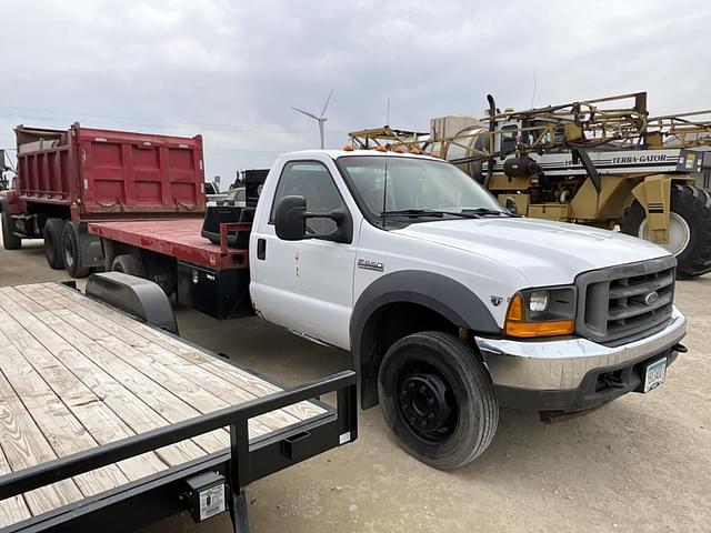 Image of Ford F-550 equipment image 3