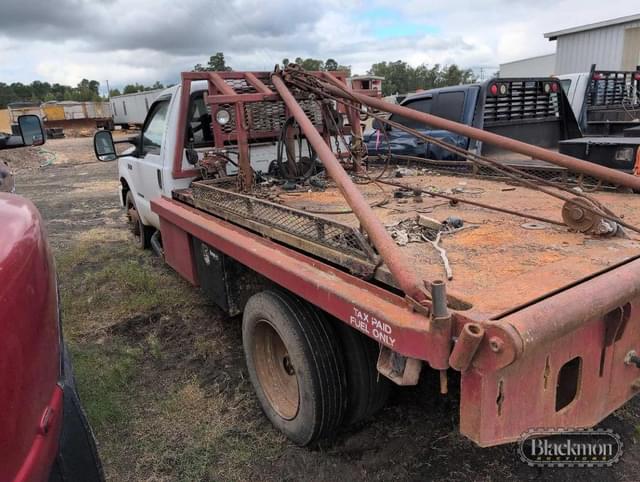 Image of Ford F-550 equipment image 3