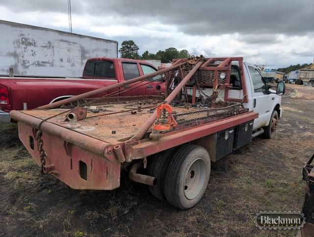 Image of Ford F-550 equipment image 4
