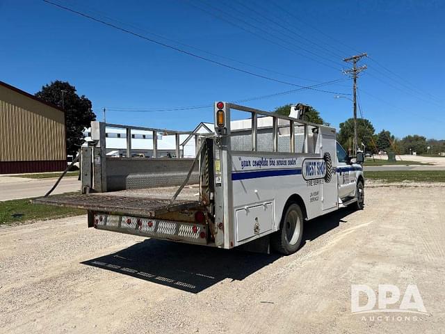 Image of Ford F-550 equipment image 4