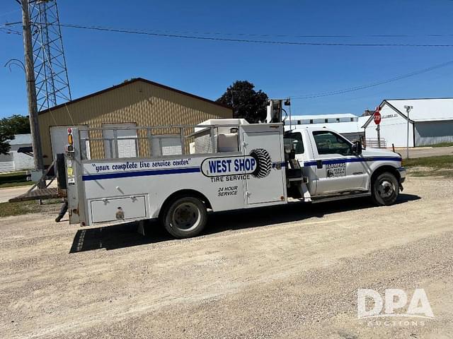 Image of Ford F-550 equipment image 2