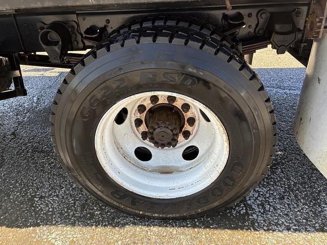 Image of Ford F-650 equipment image 4