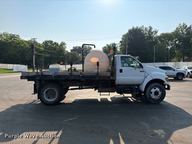 Image of Ford F-650 equipment image 3