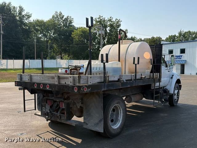 Image of Ford F-650 equipment image 4