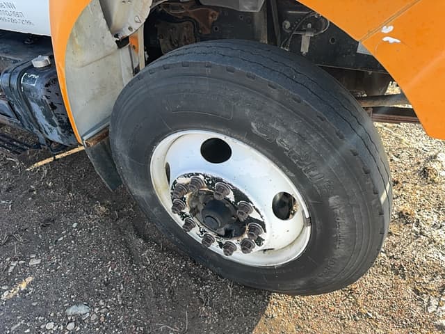 Image of Ford F-650 equipment image 4