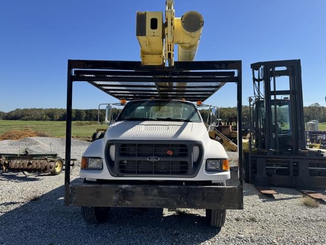 Image of Ford F-700 equipment image 1