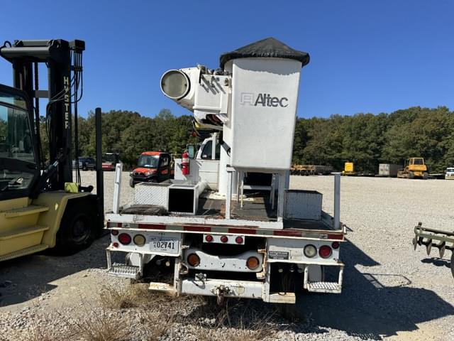 Image of Ford F-700 equipment image 4