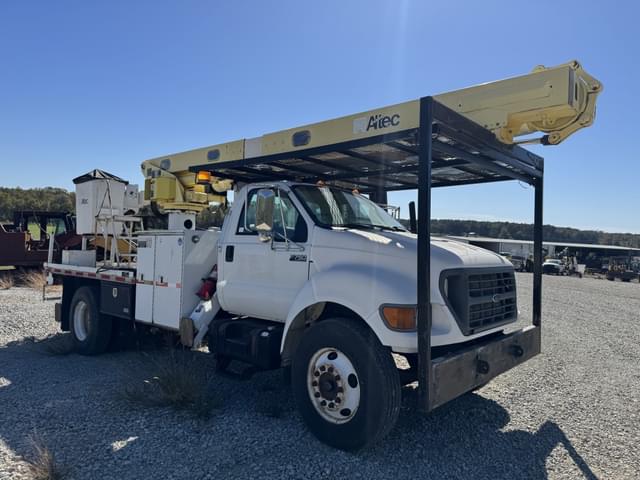 Image of Ford F-700 equipment image 2