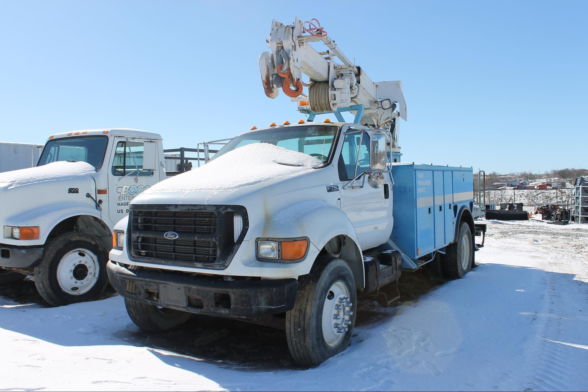 2001 Ford F-750 Equipment Image0