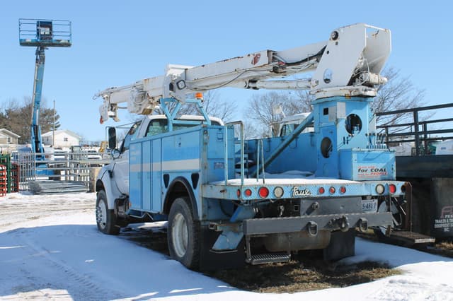 Image of Ford F-750 equipment image 2