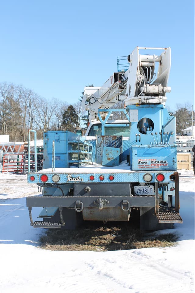 Image of Ford F-750 equipment image 3