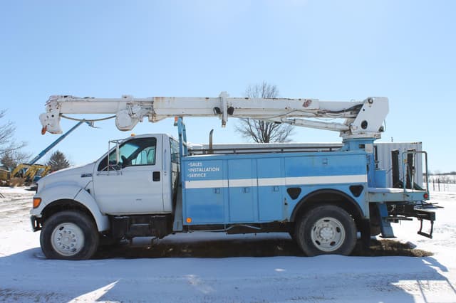 Image of Ford F-750 equipment image 1