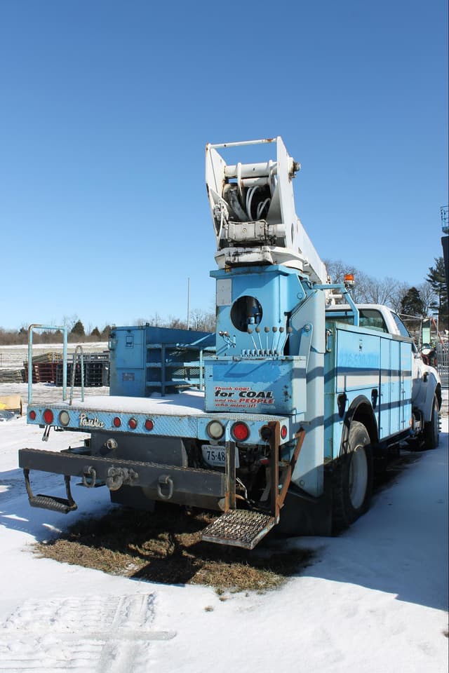 Image of Ford F-750 equipment image 4