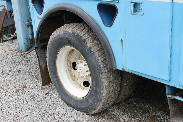 Image of Ford F-750 equipment image 3