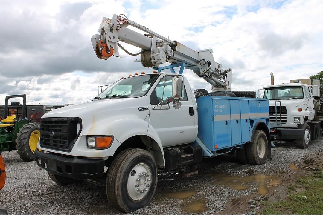 Image of Ford F-750 Primary image