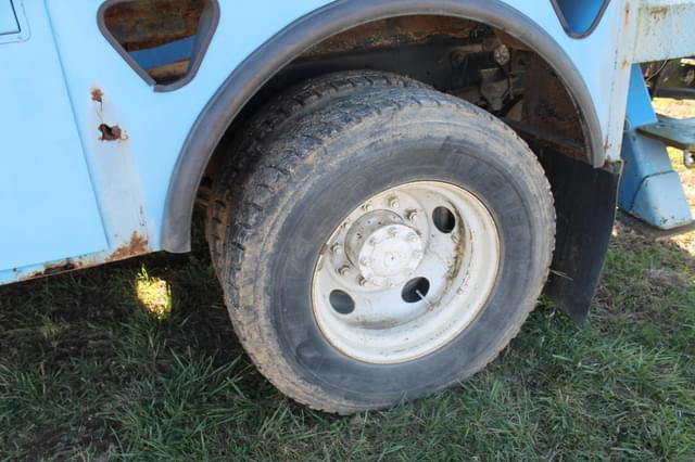 Image of Ford F-750 equipment image 3