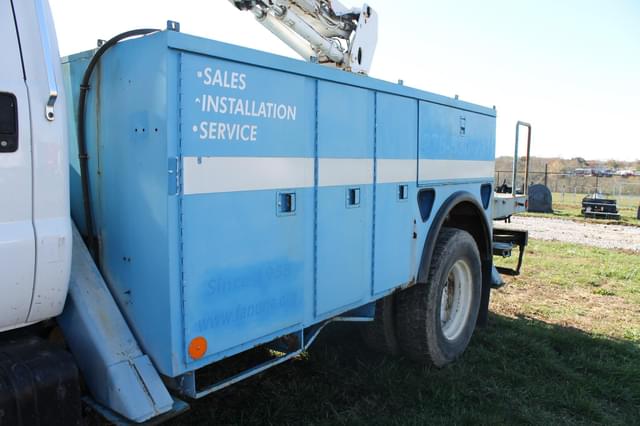 Image of Ford F-750 equipment image 2