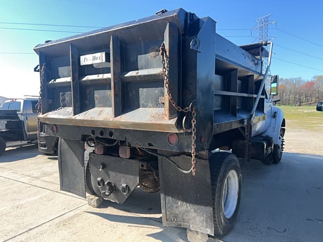 Image of Ford F-750 equipment image 2