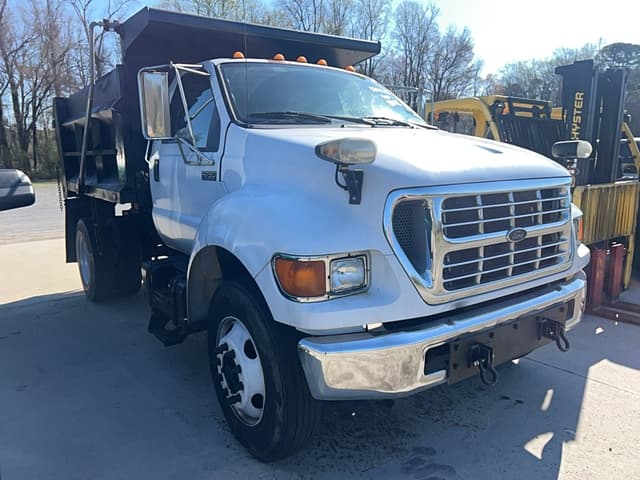 Image of Ford F-750 equipment image 3